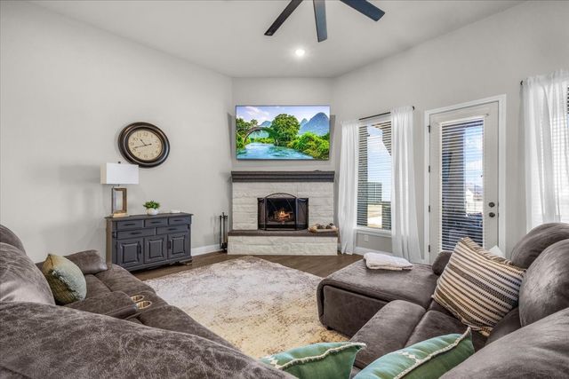 329 Palo Alto Drive, Springtown, TX 76082