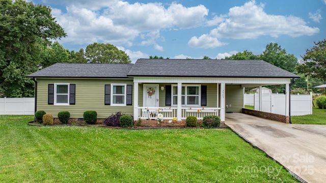 3545 Yorkland Drive, Hickory, NC 28601