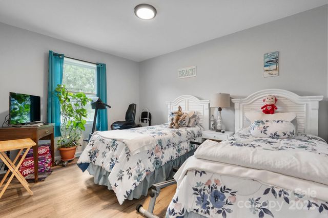 3545 Yorkland Drive, Hickory, NC 28601