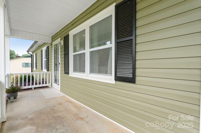 3545 Yorkland Drive, Hickory, NC 28601