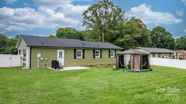 3545 Yorkland Drive, Hickory, NC 28601