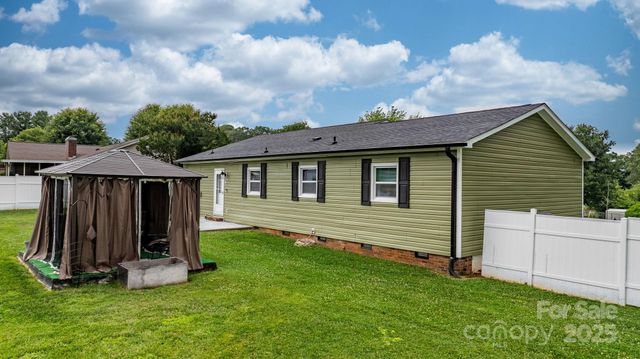 3545 Yorkland Drive, Hickory, NC 28601