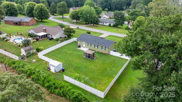 3545 Yorkland Drive, Hickory, NC 28601