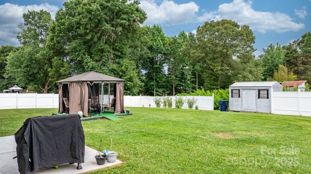 3545 Yorkland Drive, Hickory, NC 28601