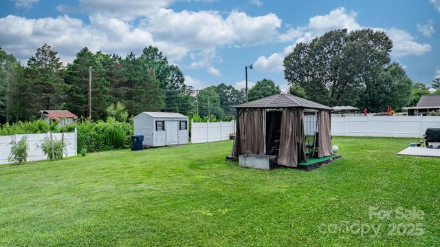 3545 Yorkland Drive, Hickory, NC 28601
