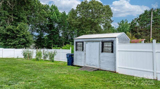 3545 Yorkland Drive, Hickory, NC 28601