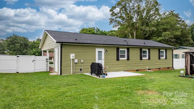3545 Yorkland Drive, Hickory, NC 28601