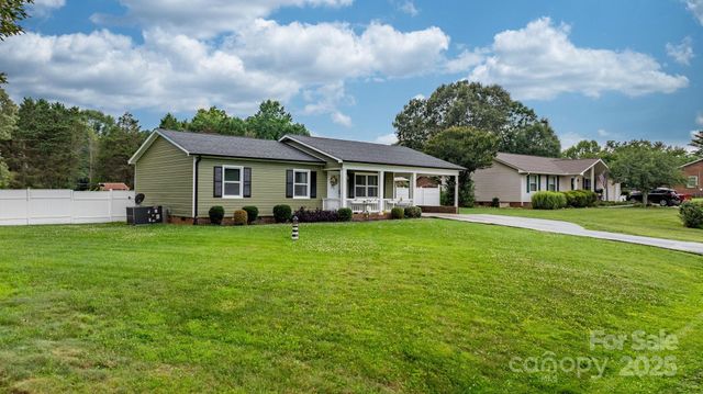 3545 Yorkland Drive, Hickory, NC 28601