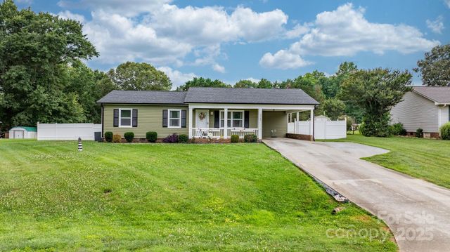 3545 Yorkland Drive, Hickory, NC 28601