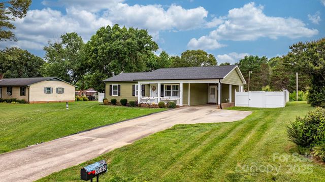 3545 Yorkland Drive, Hickory, NC 28601