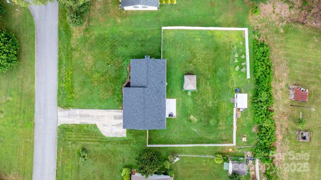 3545 Yorkland Drive, Hickory, NC 28601