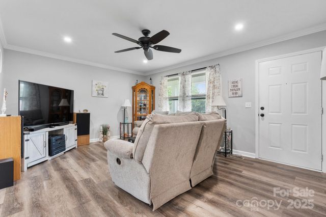 3545 Yorkland Drive, Hickory, NC 28601