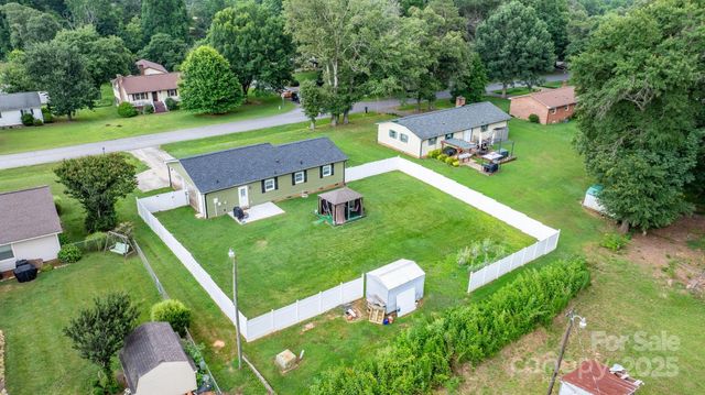 3545 Yorkland Drive, Hickory, NC 28601