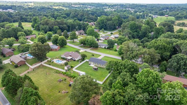 3545 Yorkland Drive, Hickory, NC 28601