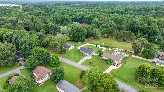 3545 Yorkland Drive, Hickory, NC 28601