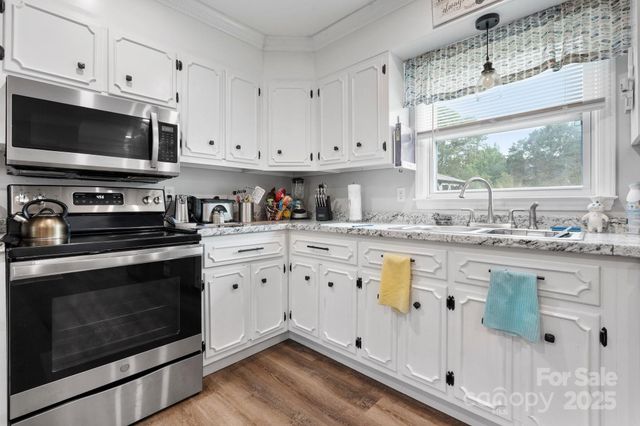 3545 Yorkland Drive, Hickory, NC 28601