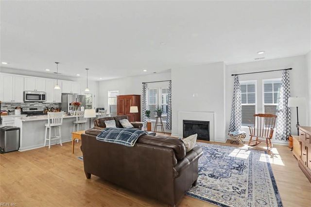 111 Mainsail LOOP, Yorktown, VA 23693