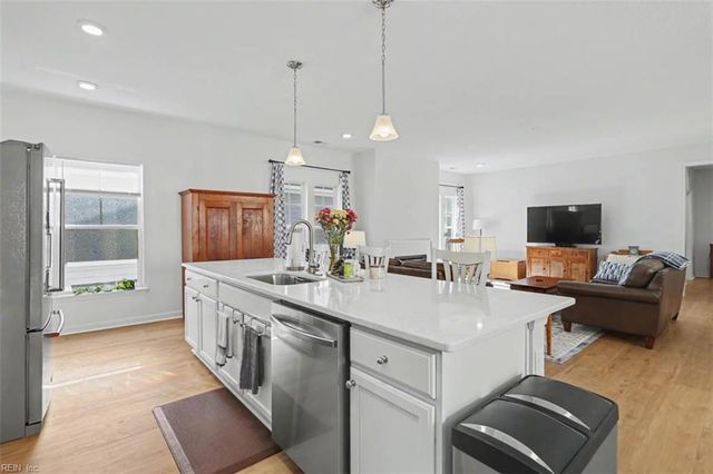 111 Mainsail LOOP, Yorktown, VA 23693