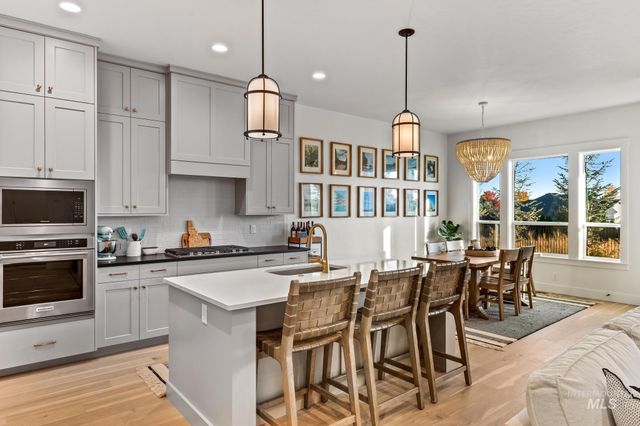 6419 W Piaffe St, Eagle, ID 83616