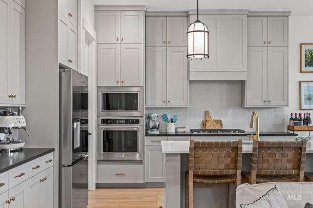 6419 W Piaffe St, Eagle, ID 83616