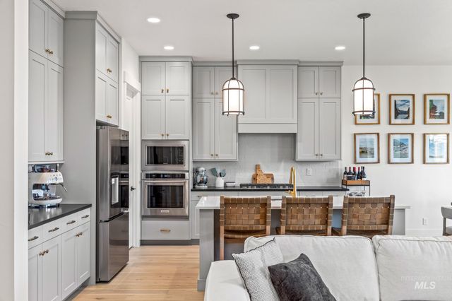 6419 W Piaffe St, Eagle, ID 83616