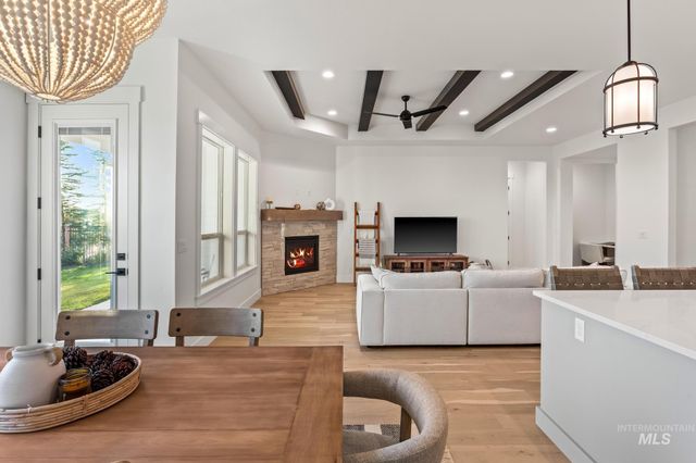 6419 W Piaffe St, Eagle, ID 83616