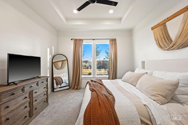 6419 W Piaffe St, Eagle, ID 83616