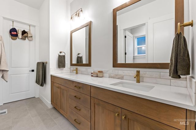 6419 W Piaffe St, Eagle, ID 83616