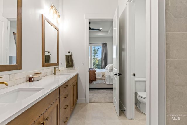 6419 W Piaffe St, Eagle, ID 83616