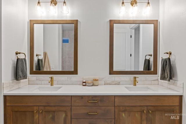 6419 W Piaffe St, Eagle, ID 83616