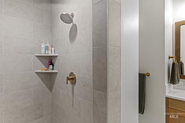 6419 W Piaffe St, Eagle, ID 83616