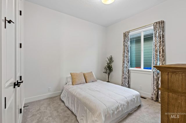 6419 W Piaffe St, Eagle, ID 83616