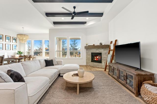 6419 W Piaffe St, Eagle, ID 83616