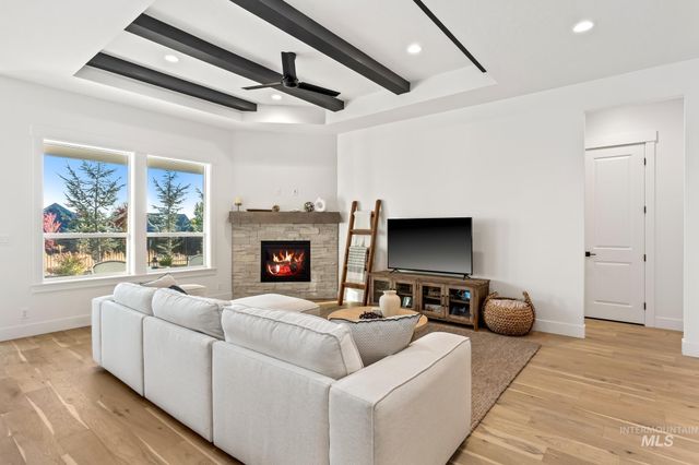 6419 W Piaffe St, Eagle, ID 83616