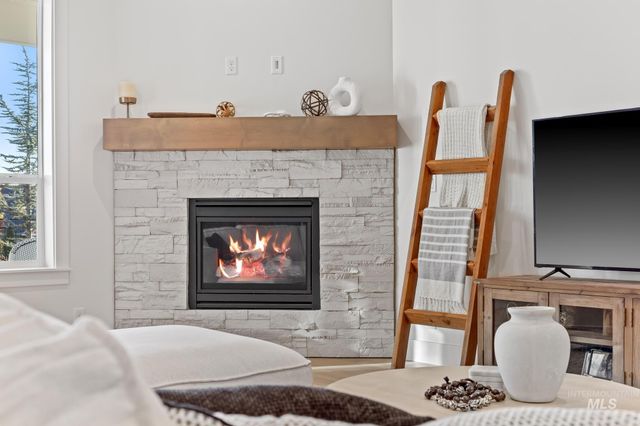 6419 W Piaffe St, Eagle, ID 83616