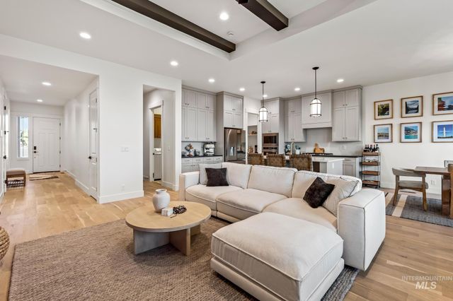 6419 W Piaffe St, Eagle, ID 83616