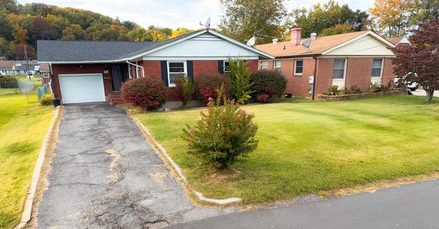 S 1322 David AVE, Covington, VA 24426