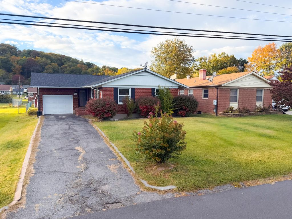 S 1322 David AVE, Covington, VA 24426