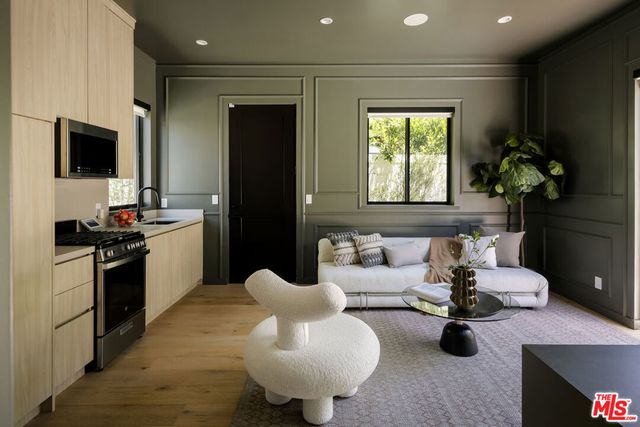 4651 Morse Avenue, Sherman Oaks, CA 91423