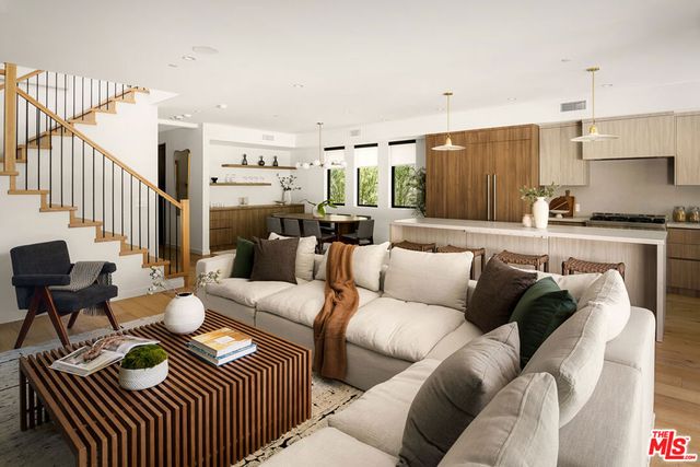 4651 Morse Avenue, Sherman Oaks, CA 91423