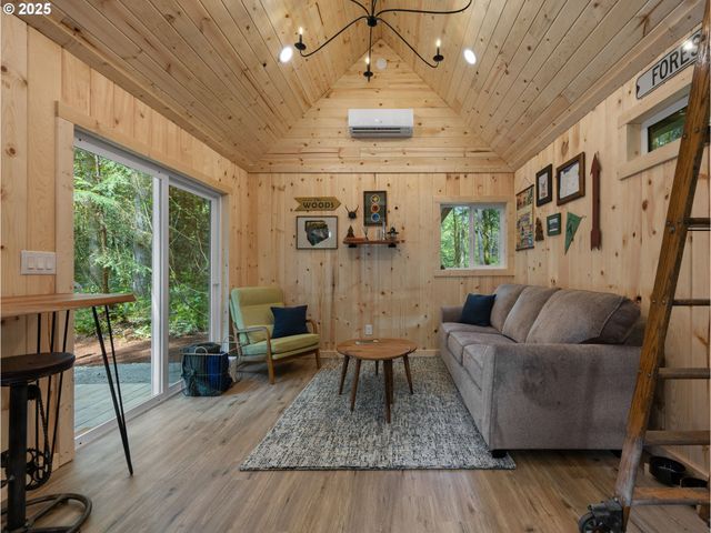 23375 E ADEL Ave, Brightwood, OR 97011