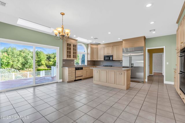 11 Whistler Way, Marlboro, NJ 07746