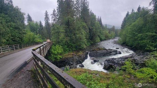 19807 Canyon Drive, Granite Falls, WA 98252