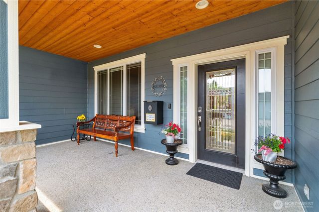 17112 136th Avenue Ct E, Puyallup, WA 98374