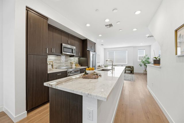 931 Edy Ln, Oakland, CA 94607