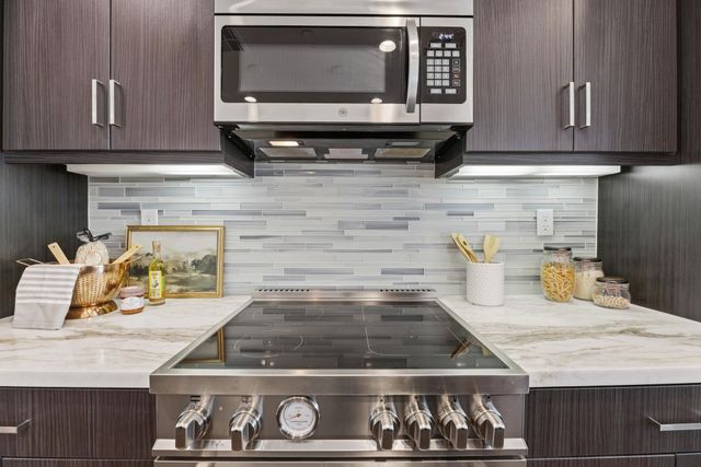 931 Edy Ln, Oakland, CA 94607