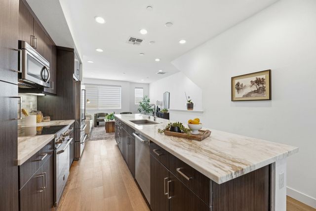 931 Edy Ln, Oakland, CA 94607