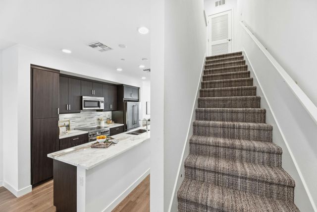 931 Edy Ln, Oakland, CA 94607