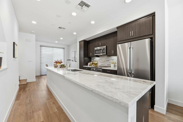 931 Edy Ln, Oakland, CA 94607