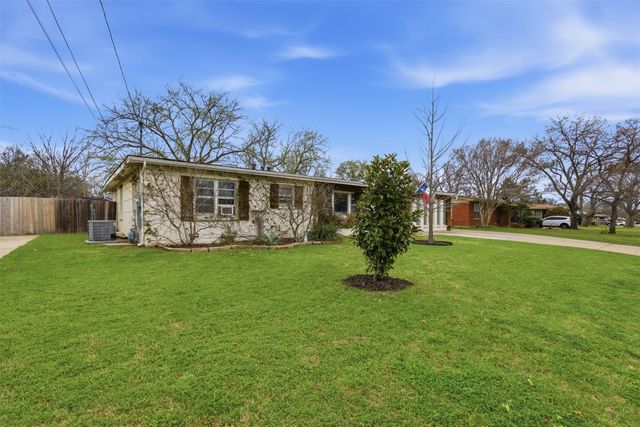 1218 Warden Street, Benbrook, TX 76126